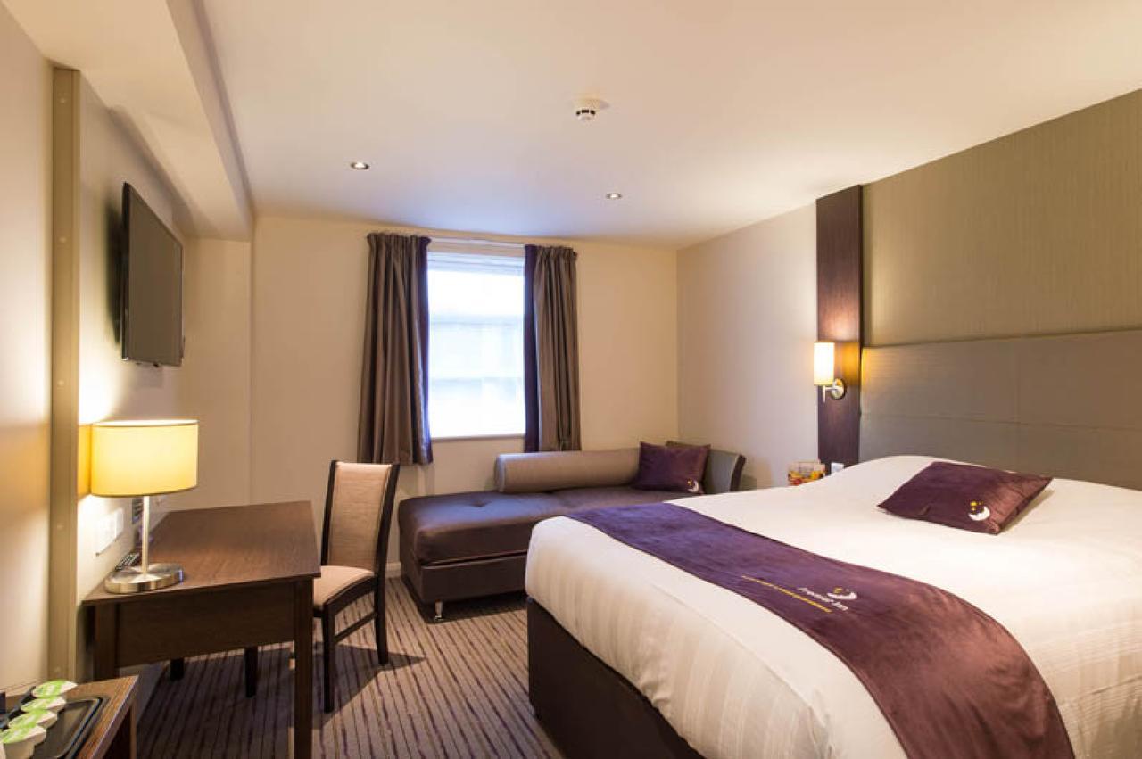 Premier Inn London Clapham Buitenkant foto