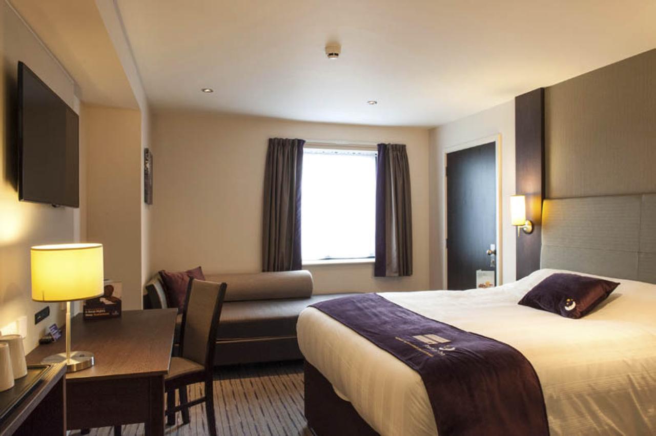 Premier Inn London Clapham Buitenkant foto