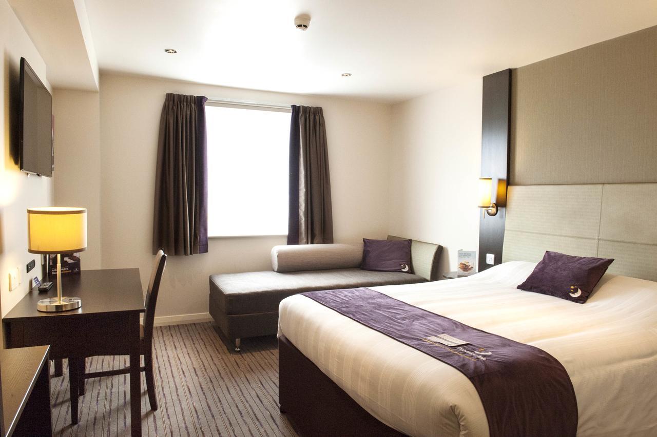 Premier Inn London Clapham Buitenkant foto